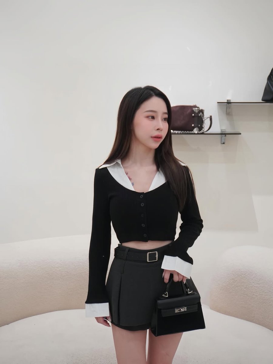 黑色針織・短裙